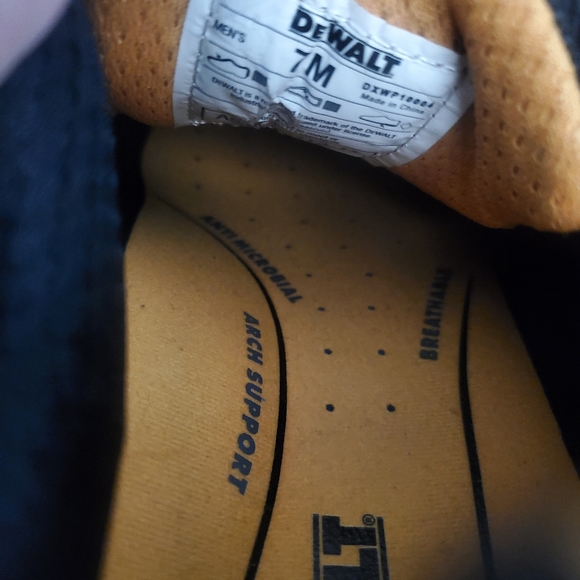 Dewalt Aluminum Toe Work Shoes - Picture 6 of 8